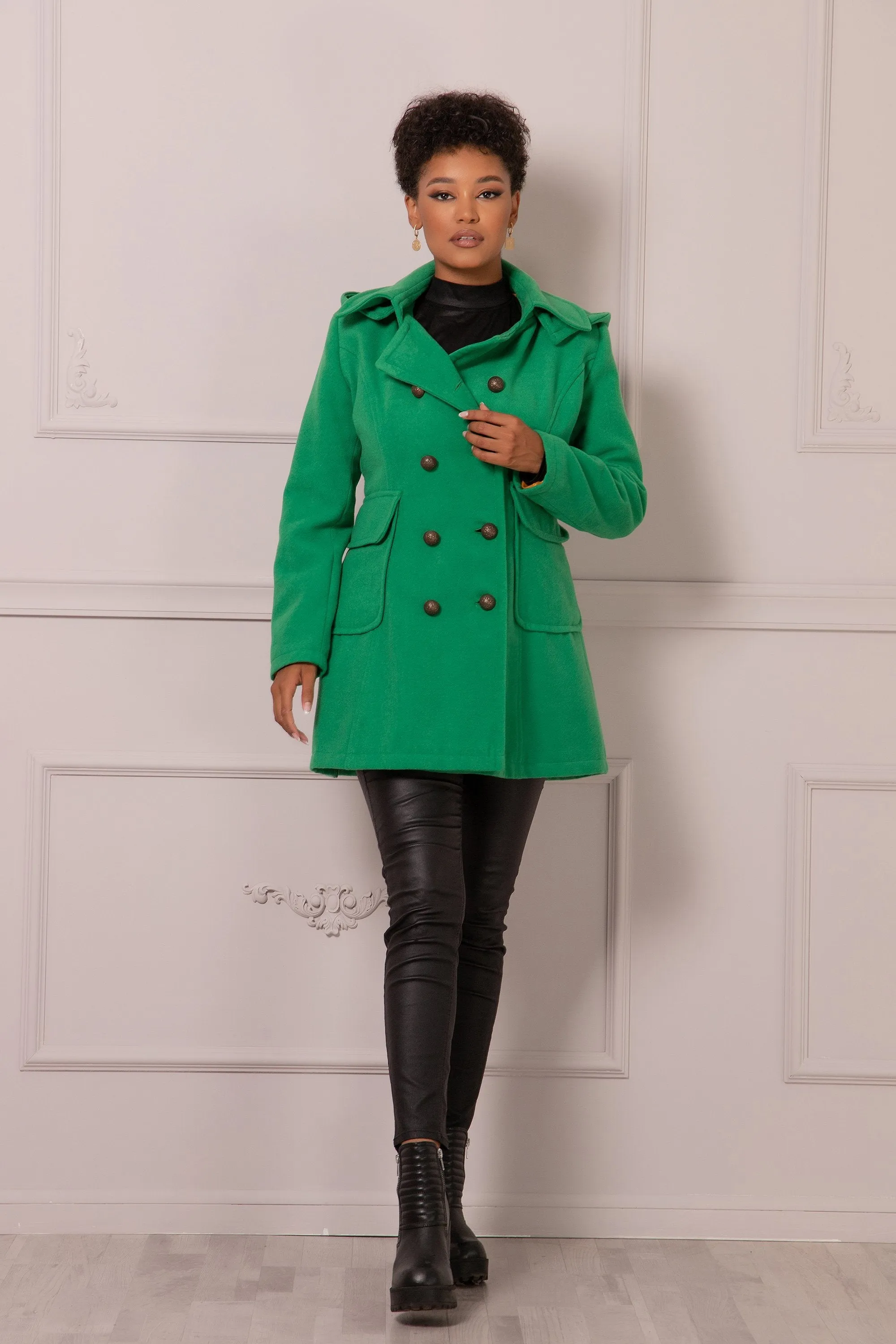 SHORT TRAPEZE COAT
